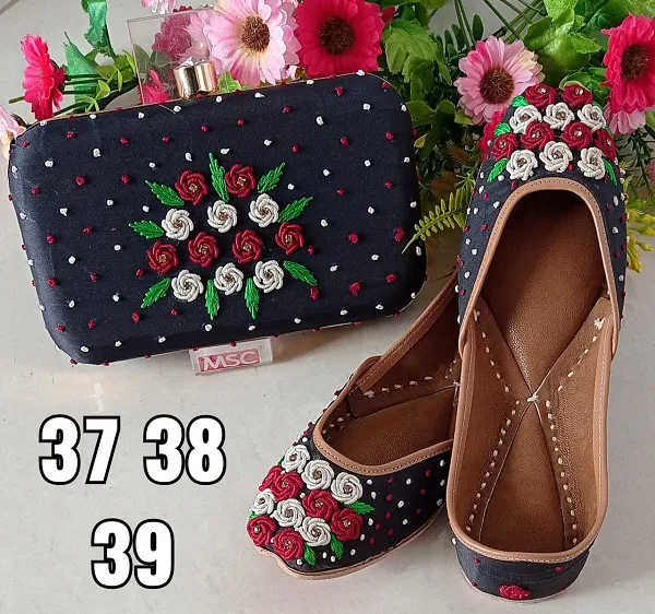 New Stylish Fancy Wear Punjabi Jutti And Matching Combo Clutch